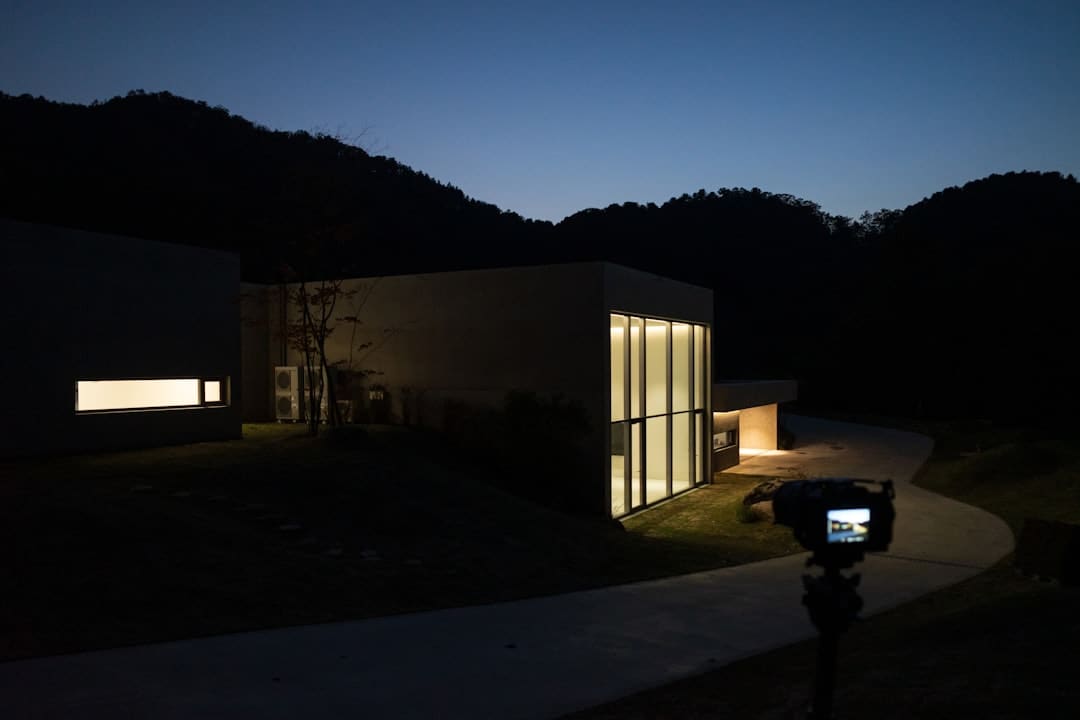 电影《凤鸣鹤唳》：不忘初心以工匠精力匠助力深圳电影